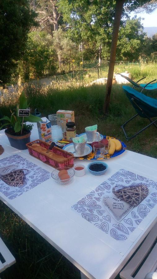 Bed and Breakfast Les Cigales à Villelaure Extérieur photo
