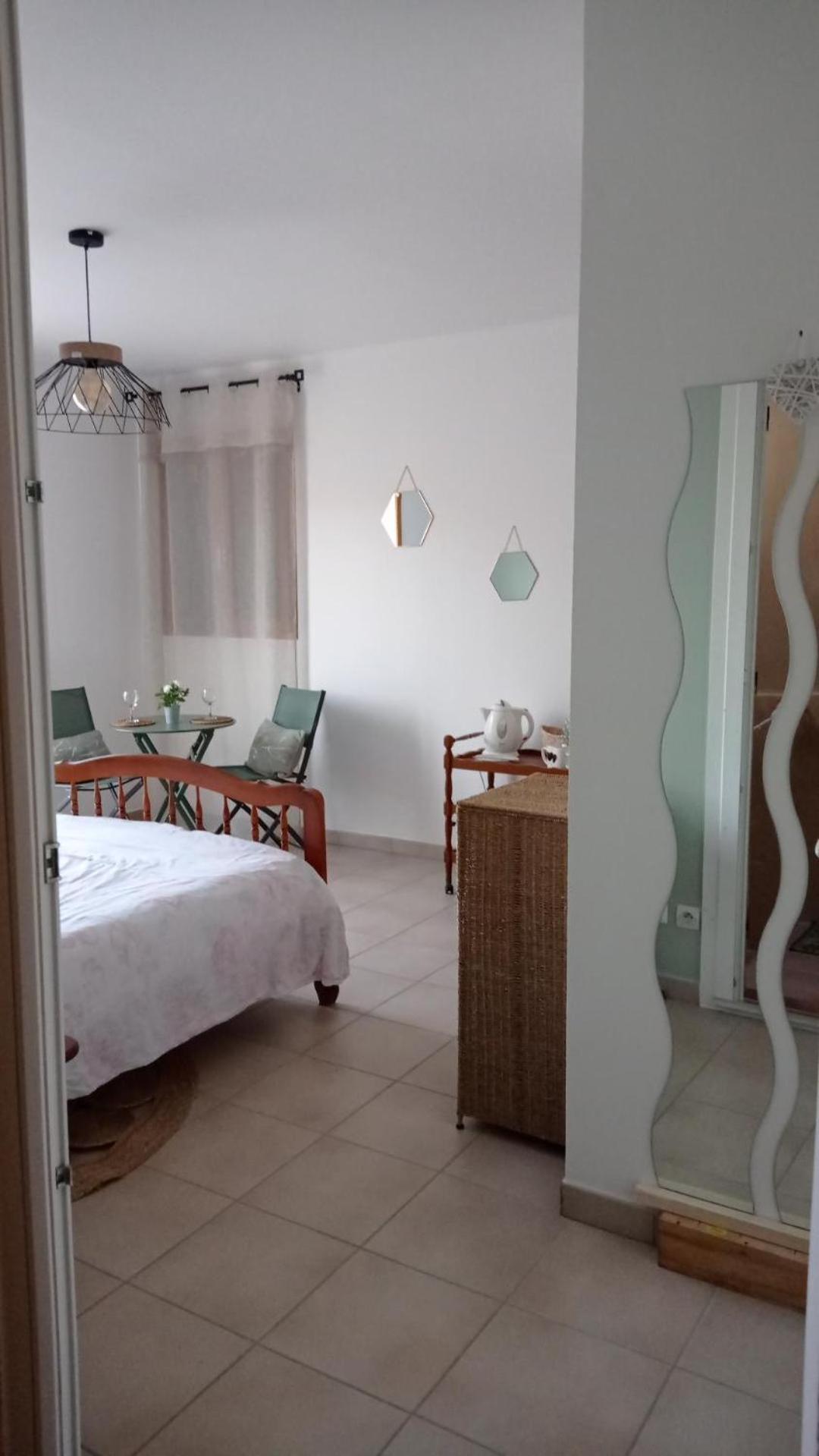 Bed and Breakfast Les Cigales à Villelaure Extérieur photo