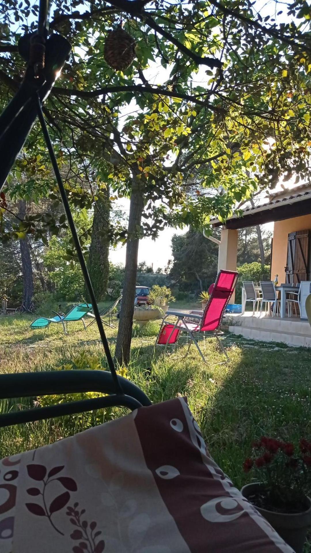 Bed and Breakfast Les Cigales à Villelaure Extérieur photo